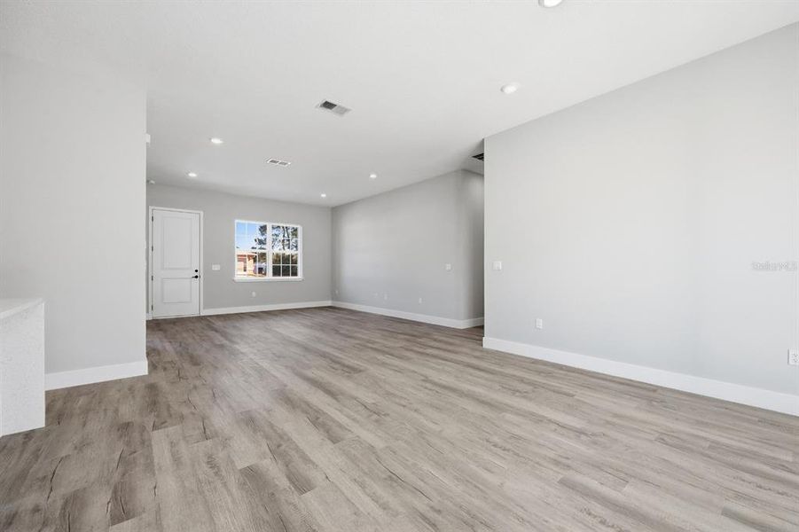 Spacious, unfurnished interior of a new home in , Ocala (Image 30).