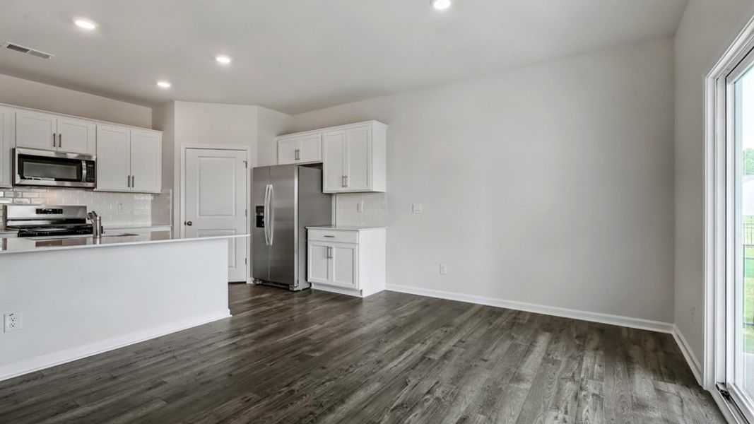 Spacious, unfurnished interior of a new home in Galvins Ridge, Sanford (Image 11).