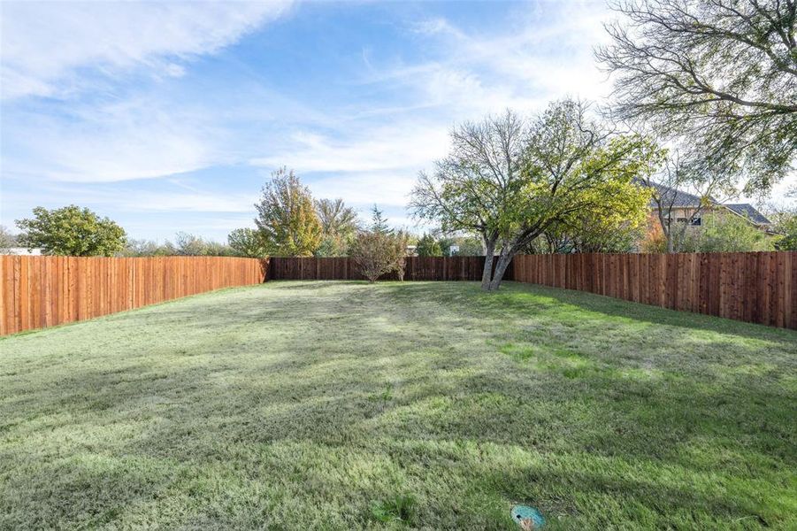 Exterior details and patio area of a home in , Roanoke (Image 3).