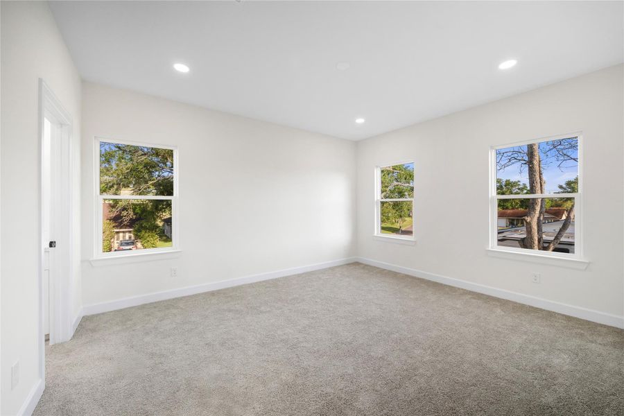 Spacious, unfurnished interior of a new home in , Houston (Image 31).