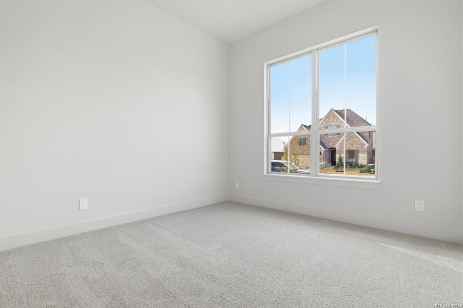 Spacious, unfurnished interior of a new home in Haby Hill 50s, San Antonio (Image 30).