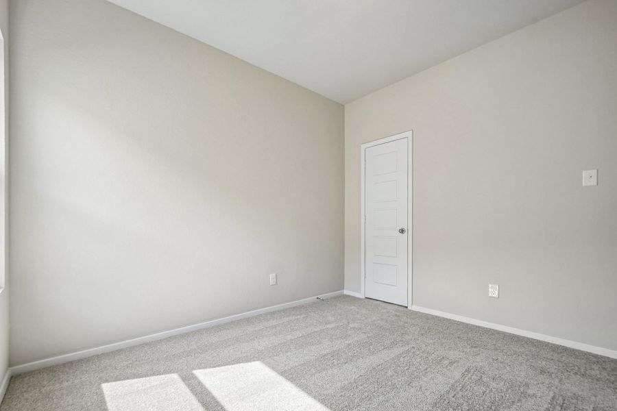 Spacious, unfurnished interior of a new home in Hymeadow, San Marcos (Image 20).