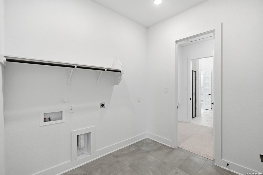 Spacious, unfurnished interior of a new home in Prominence Urban, San Antonio (Image 38).
