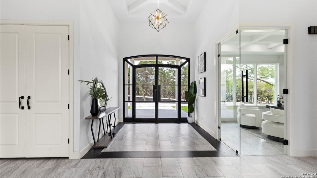 Spacious, unfurnished interior of a new home in , San Antonio (Image 22).