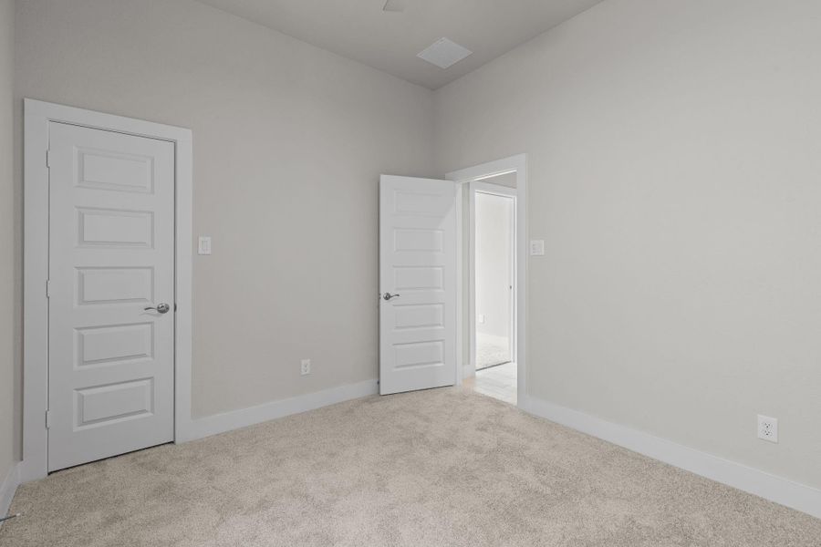 Spacious, unfurnished interior of a new home in Barton Creek Ranch, Conroe (Image 15). Spacious, unfurnished interior of a new home in Barton Creek Ranch, Conroe (Image 15).