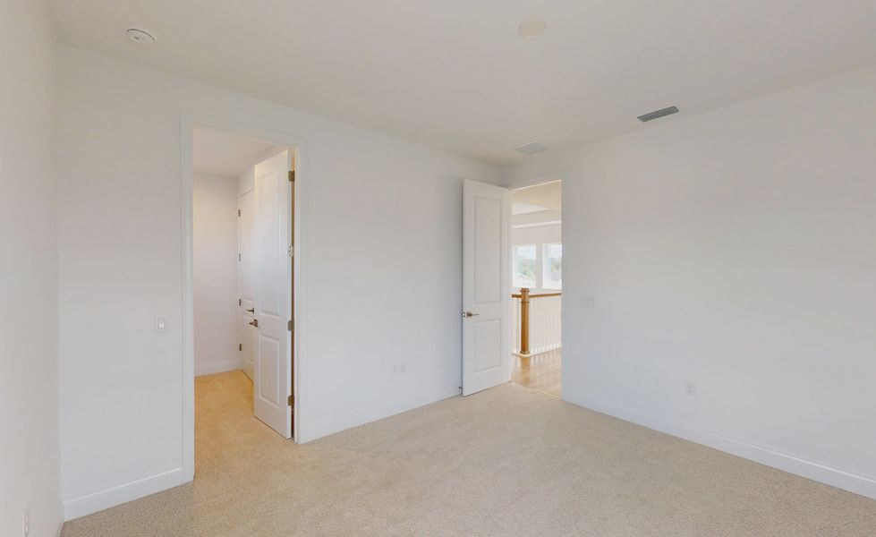 Spacious, unfurnished interior of a new home in Oakmont, Gainesville (Image 27).