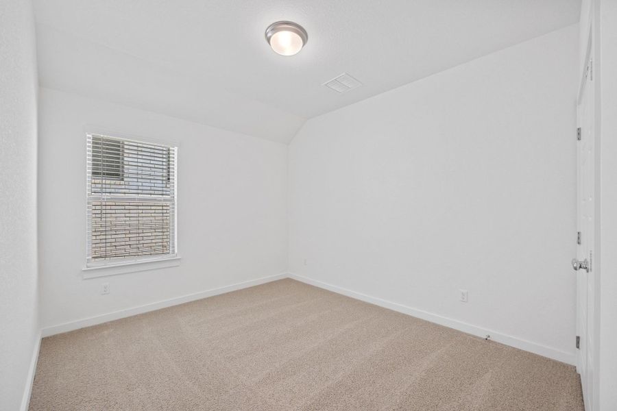 Spacious, unfurnished interior of a new home in Lakeside at Tessera, Lago Vista (Image 18).