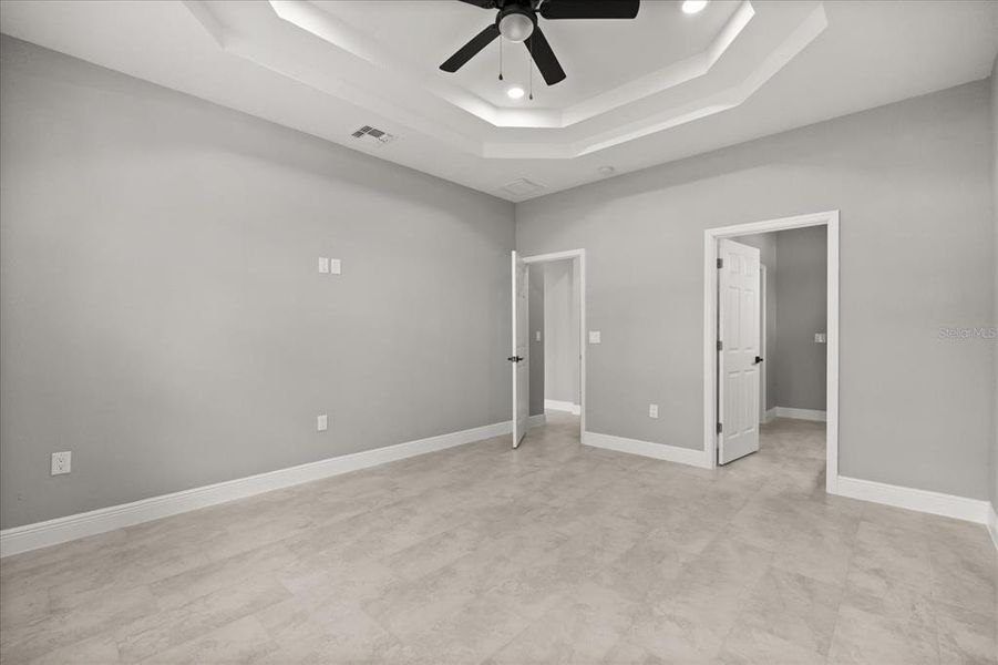 Spacious, unfurnished interior of a new home in , Haines City (Image 9).