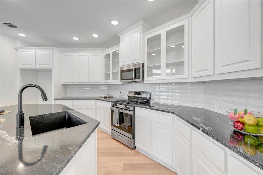 Furnished interior view inside a new home in Creekshaw – Gardens, Royse City (Image 10).