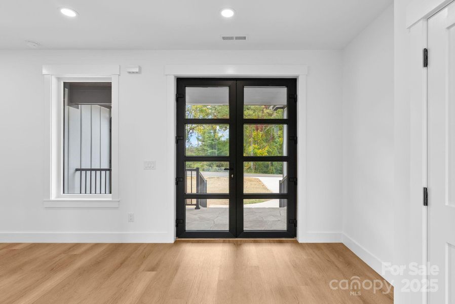 Spacious, unfurnished interior of a new home in , Leicester (Image 23).