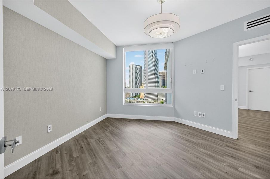 Spacious, unfurnished interior of a new home in , Miami (Image 35).
