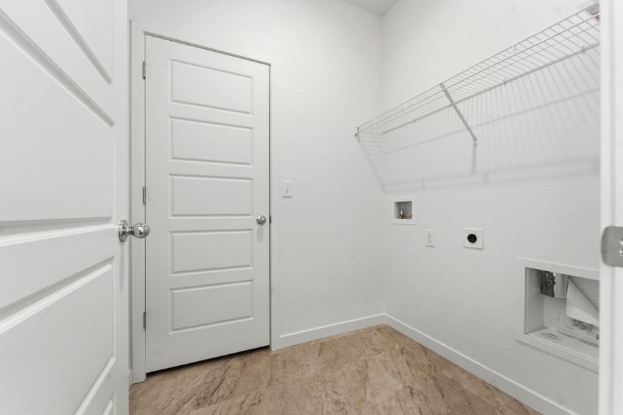 Spacious, unfurnished interior of a new home in Union Colony West, Greeley (Image 26).
