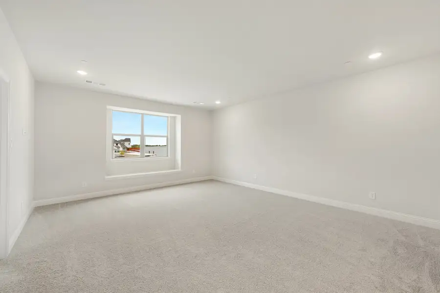 Spacious, unfurnished interior of a new home in Cottonwood Creek, Rowlett (Image 42).