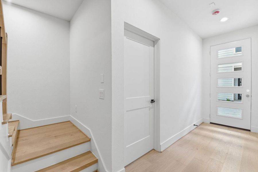 Spacious, unfurnished interior of a new home in , Houston (Image 37).