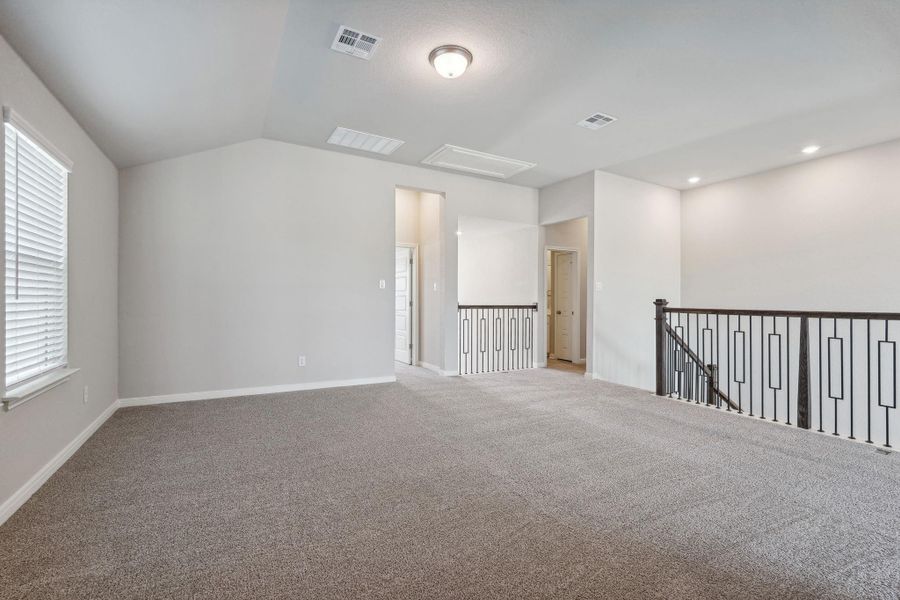 Spacious, unfurnished interior of a new home in Kingdom Heights, Rosenberg (Image 36).