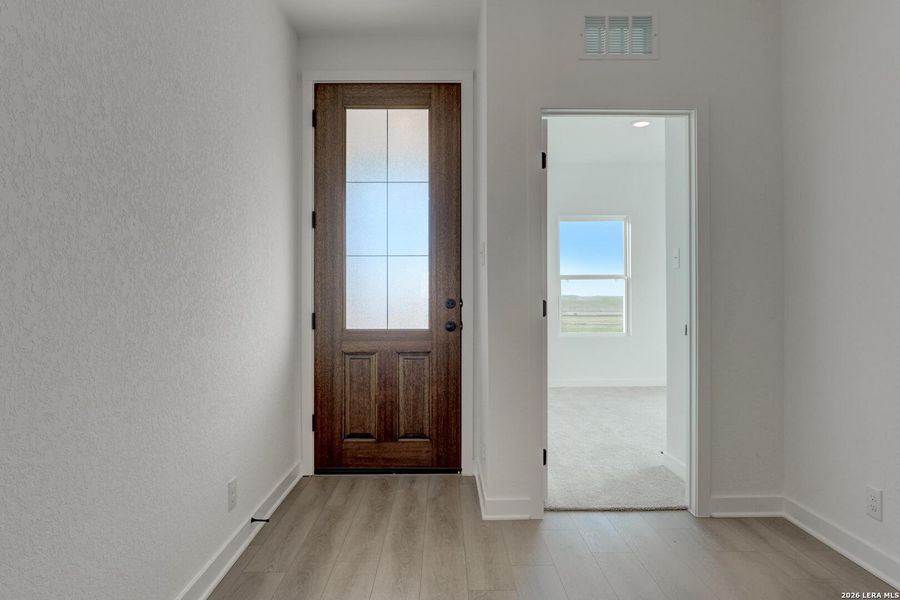 Spacious, unfurnished interior of a new home in Saddlebrook Ranch, Schertz (Image 13).