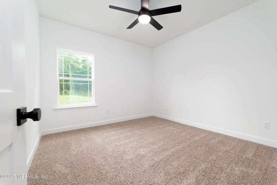 Spacious, unfurnished interior of a new home in , Middleburg (Image 23).