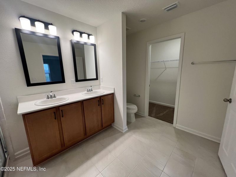 Furnished interior view inside a new home in , Jacksonville (Image 5).