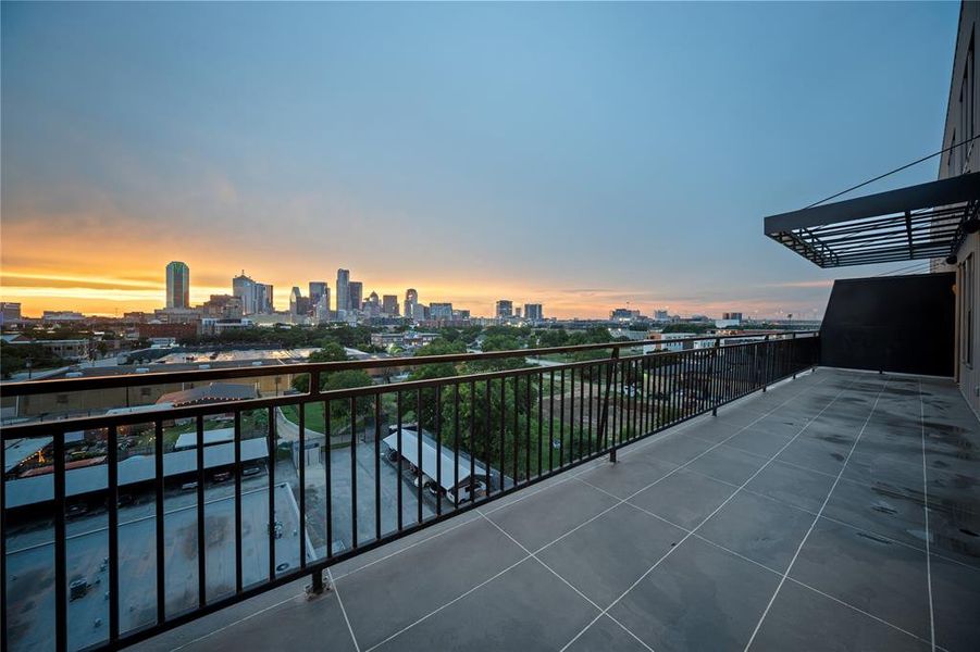 Condo located in Dallas, TX showcasing its design and architecture (Image 3). Condo located in Dallas, TX showcasing its design and architecture (Image 3).