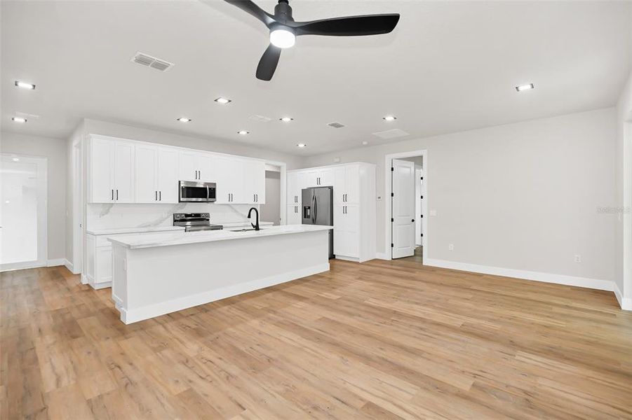 Spacious, unfurnished interior of a new home in , Dunnellon (Image 19).
