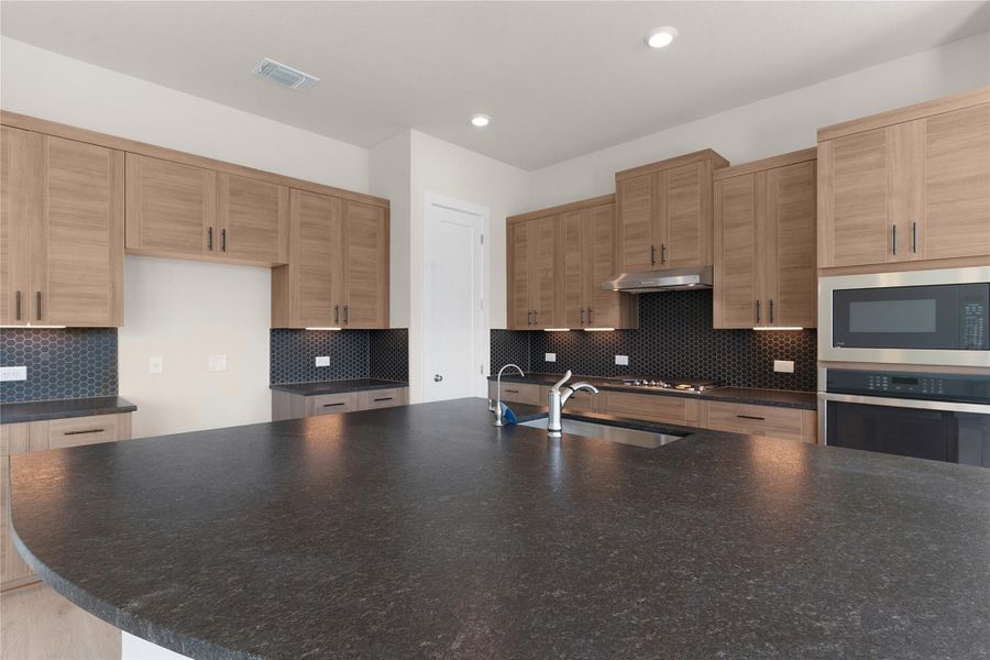 **PHOTO REPRESENTATIVE OF FLOORPLAN ONLY** **PHOTO REPRESENTATIVE OF FLOORPLAN ONLY**