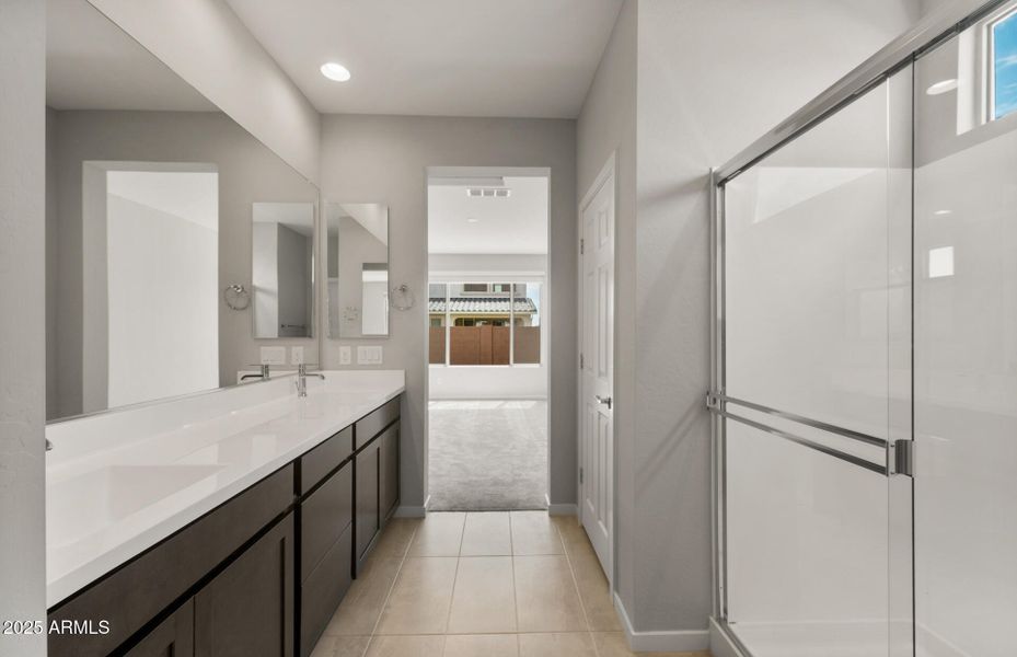 Owner's Bathroom Owner's Bathroom