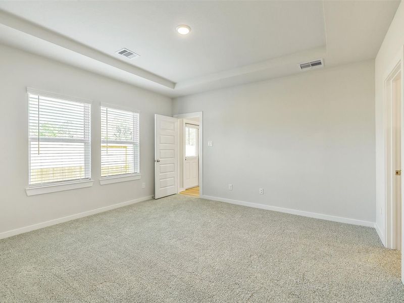 Spacious, unfurnished interior of a new home in Caney Creek Place, Conroe (Image 33).