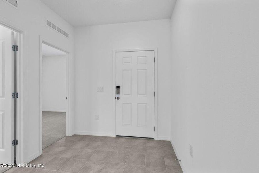 Spacious, unfurnished interior of a new home in Coopers Meadow, Jacksonville (Image 14).