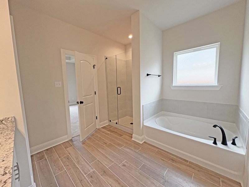 Spacious, unfurnished interior of a new home in Longleaf, Lumberton (Image 24).