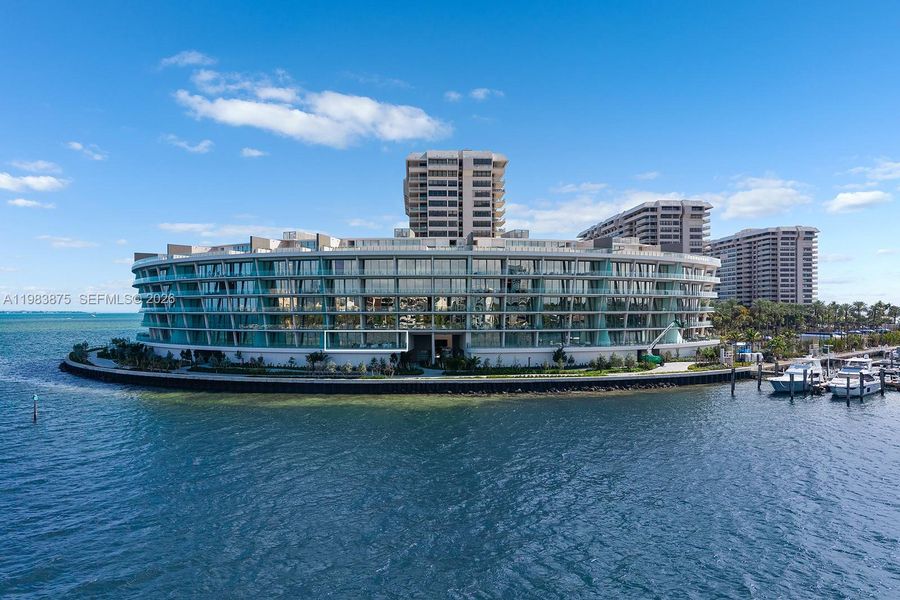 Condo located in Miami, FL showcasing its design and architecture (Image 30).