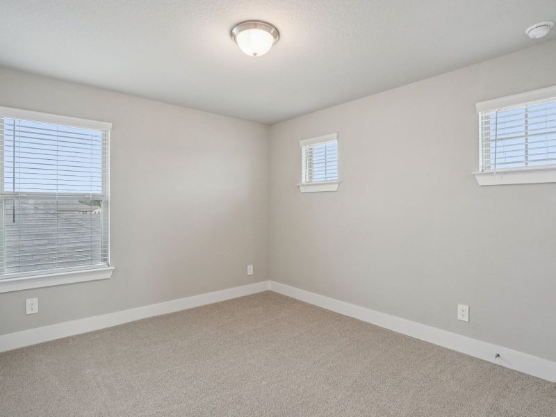 Spacious, unfurnished interior of a new home in Lark Canyon, New Braunfels (Image 27).