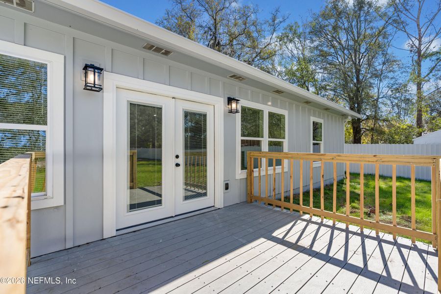 Exterior details and patio area of a home in , Jacksonville (Image 21).