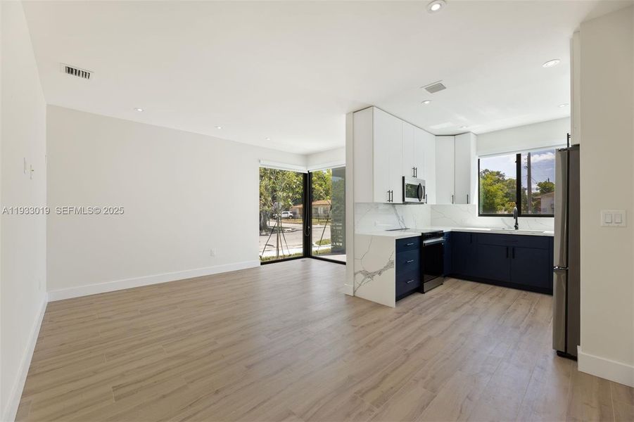 Spacious, unfurnished interior of a new home in , Miami (Image 24).
