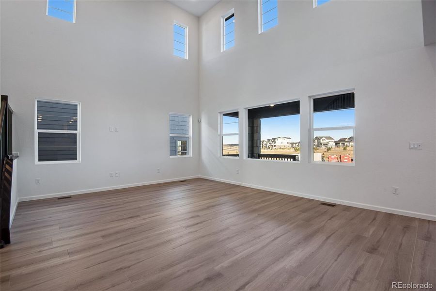 Spacious, unfurnished interior of a new home in Prelude at Sterling Ranch, Littleton (Image 37).