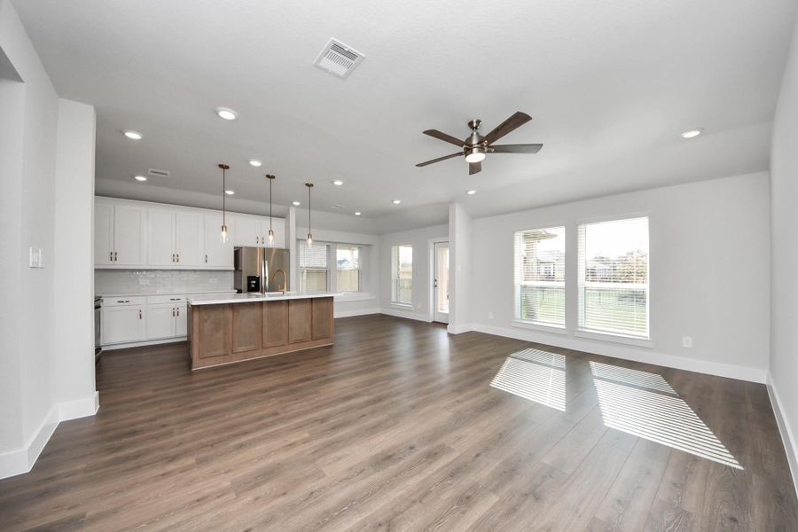 Spacious, unfurnished interior of a new home in Laurel Landing: Landmark Collection, Alvin (Image 17). Spacious, unfurnished interior of a new home in Laurel Landing: Landmark Collection, Alvin (Image 17).