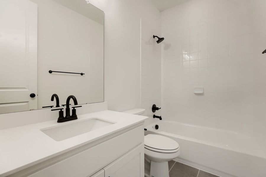 2617 Grinnel - Full Bathroom 2617 Grinnel - Full Bathroom