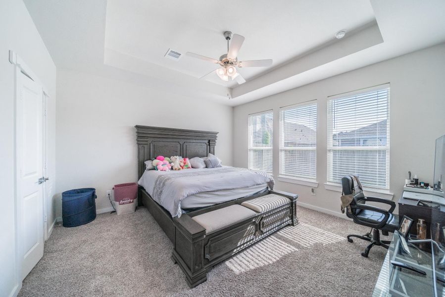 Furnished interior view inside a new home in Hunters Creek, Baytown (Image 11).