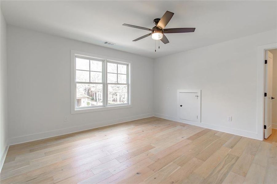 Spacious, unfurnished interior of a new home in , Gainesville (Image 41).
