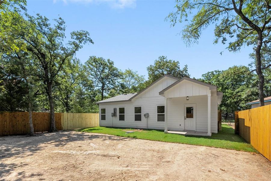 Exterior details and patio area of a home in , Mabank (Image 19).
