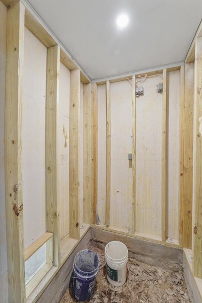 Spacious, unfurnished interior of a new home in , Hollywood (Image 20).