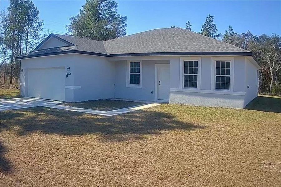 Exterior details and patio area of a home in , Citrus Springs (Image 3).