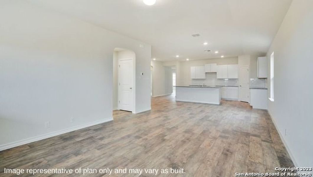 Spacious, unfurnished interior of a new home in Steele Creek, Cibolo (Image 15).