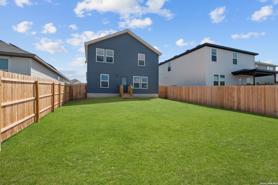 Exterior details and patio area of a home in Horizon Ridge, San Antonio (Image 2).
