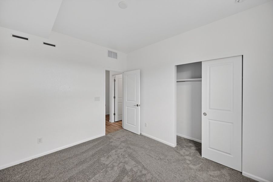 Spacious, unfurnished interior of a new home in Lake Bluff, Greeley (Image 30). Spacious, unfurnished interior of a new home in Lake Bluff, Greeley (Image 30).