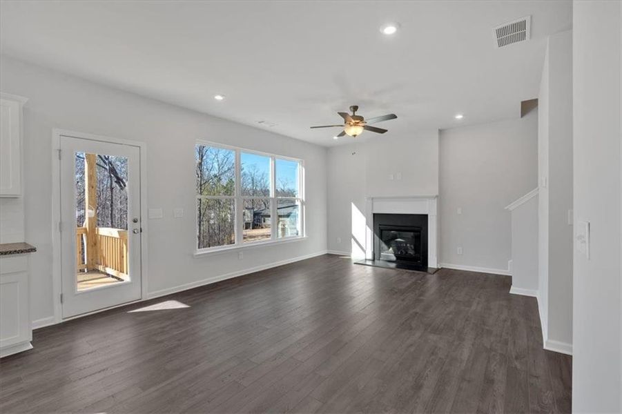 Spacious, unfurnished interior of a new home in Carter Grove, Cartersville (Image 29).