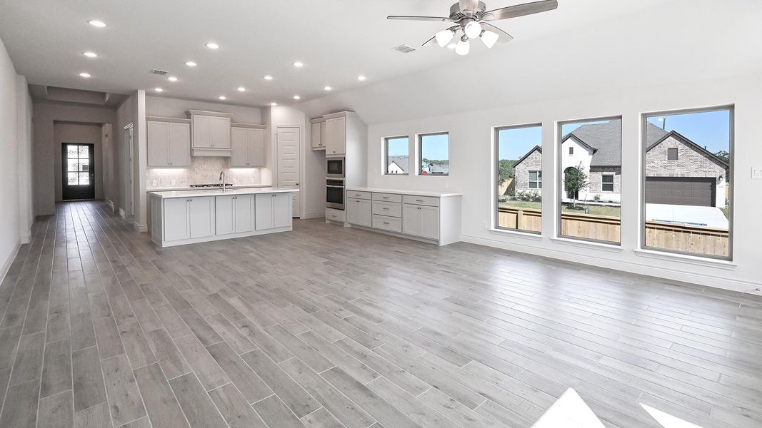 Spacious, unfurnished interior of a new home in La Cima 50', San Marcos (Image 18). Spacious, unfurnished interior of a new home in La Cima 50', San Marcos (Image 18).