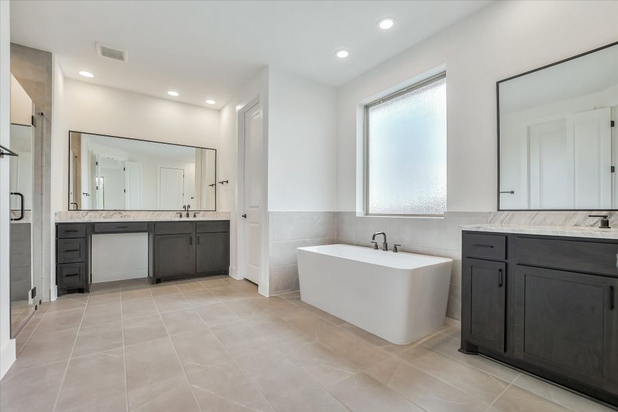 Representative furnished interior of a home built from the Bandera II by Giddens Homes in Whispering Wind, Bertram (Image 71).