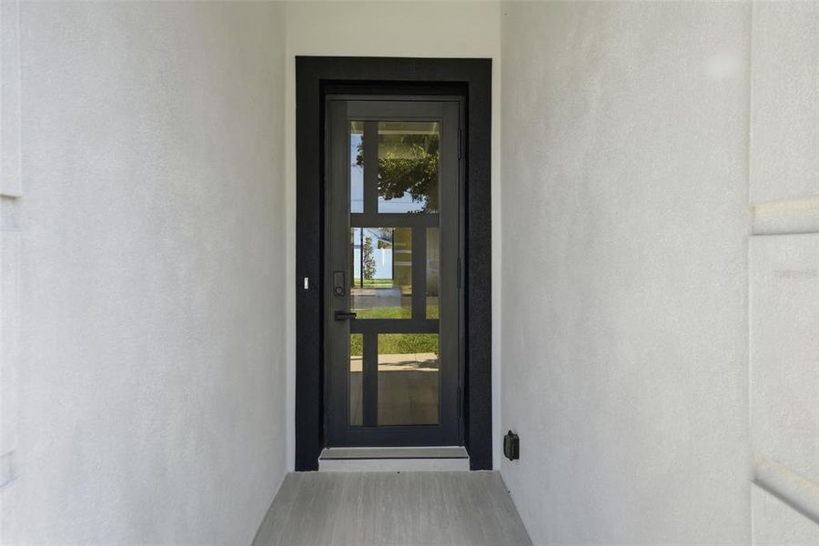 Exterior details and patio area of a home in , St. Petersburg (Image 4).