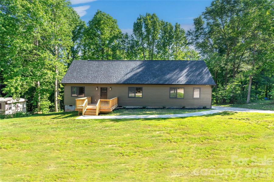 Exterior details and patio area of a home in , Lincolnton (Image 15).
