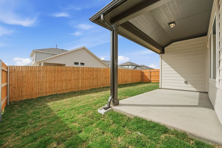 Exterior details and patio area of a home in Longview, Del Valle (Image 14).